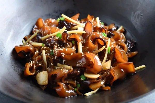 Sesame-glazed wood ear mushroom stir-fry with ginger and scallions
